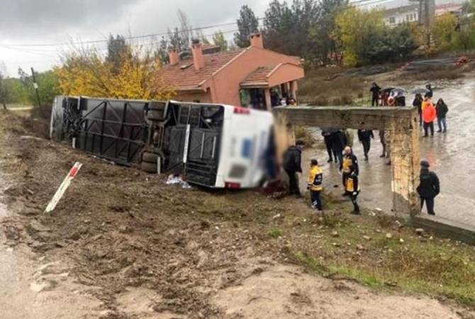 В Турции пассажирский автобус попал в ДТП