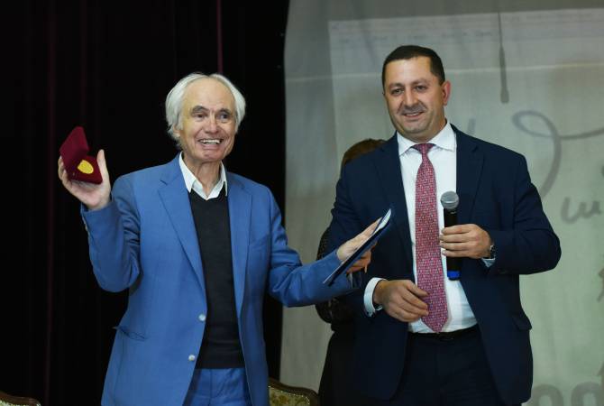 YSU Rector hands over gold medal to composer Tigran Mansuryan