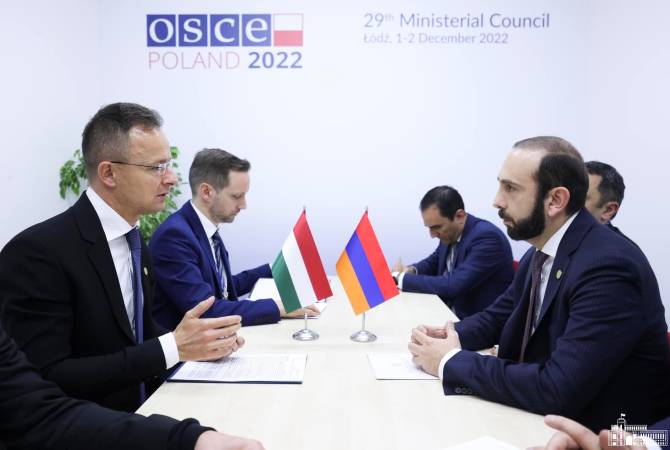 Les ministres des affaires étrangères de l'Arménie et de la Hongrie ont convenu de rétablir les 
relations diplomatiques