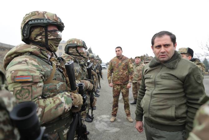 Minister of Defense visits Special Operations Force and Paratroopers Assault units at military 
base 