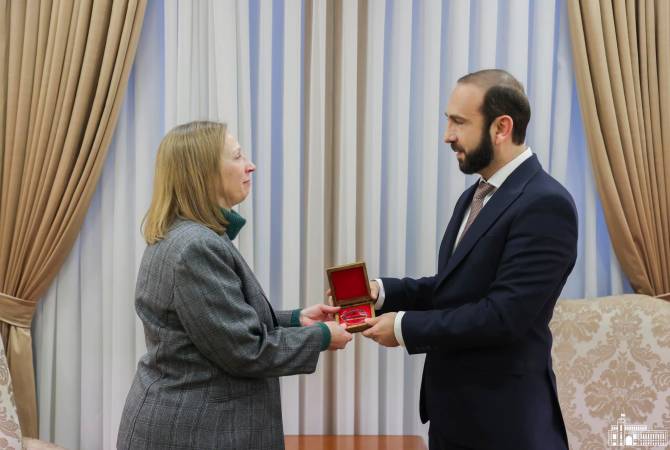 Armenian Foreign Minister awards Medal of Honor to outgoing United States Ambassador 