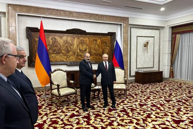 رئيس الوزراء الأرميني نيكول باشينيان يجتمع مع الرئيس الروسي فلاديمير بوتين في بيشكيك 
بقرغيزستان