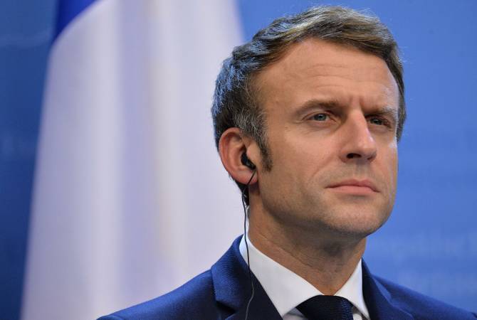 President of France calls on Aliyev to ensure free movement in Lachin Corridor 