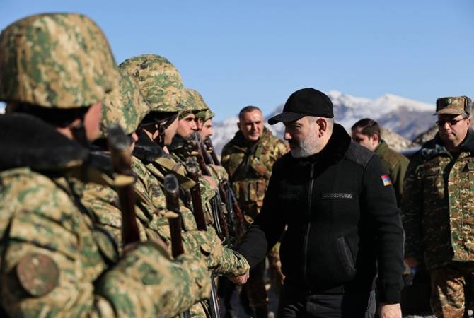 Tugas kita adalah memiliki negara yang kuat.  Perdana Menteri Armenia mengunjungi posisi tempur pada malam Tahun Baru
