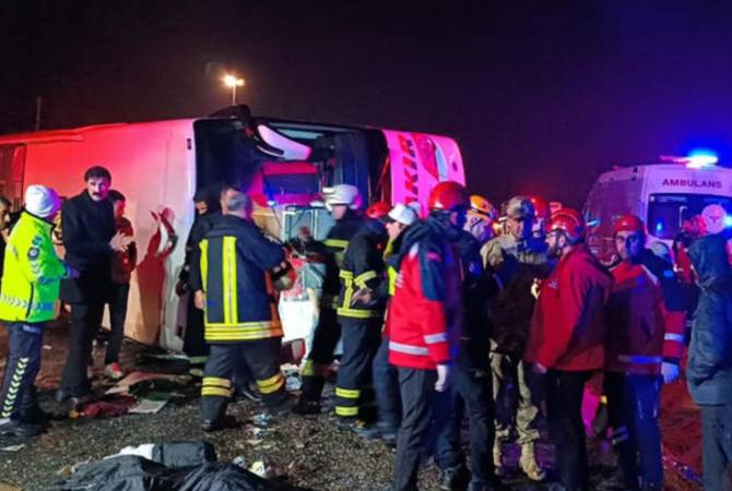 5 dead, 23 injured in bus crash in southeastern Turkey