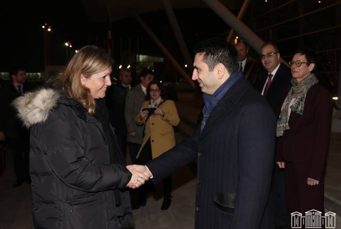 La délégation conduite par la Présidente de l’AN de la République française, Yaël Braun-
Pivet est arrivée en Arménie