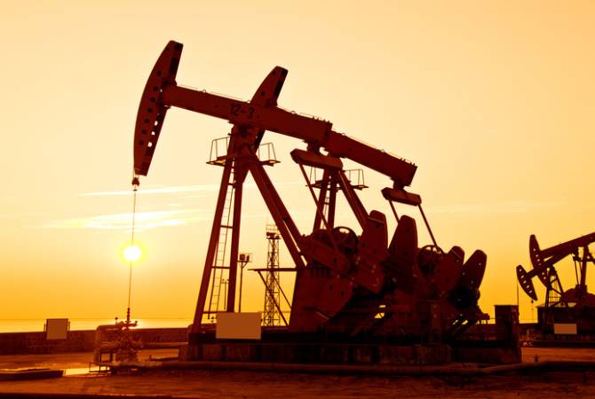 Россия с февраля снизит пошлину на экспорт нефти