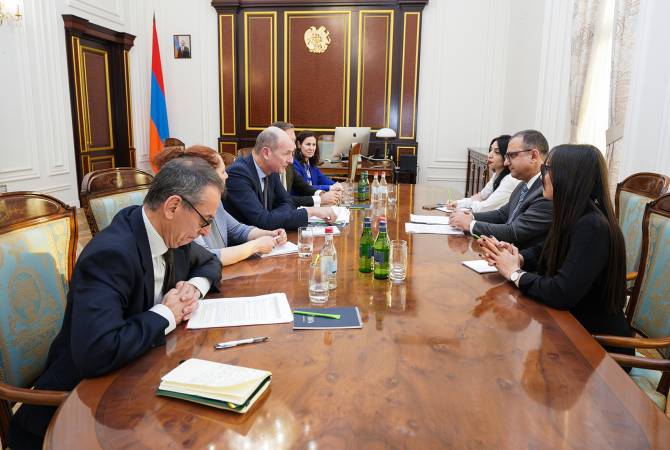  Вице-премьер Тигран Хачатрян принял делегацию ЕБРР 