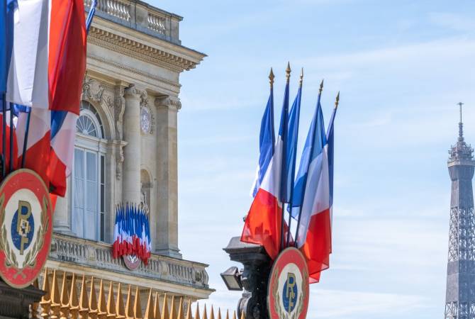 La France appelle au rétablissement sans conditions de la liberté de circulation à travers le 
corridor de Latchine