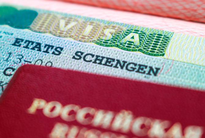 Российским туристам перестали выдавать шенгенские визы на срок более года