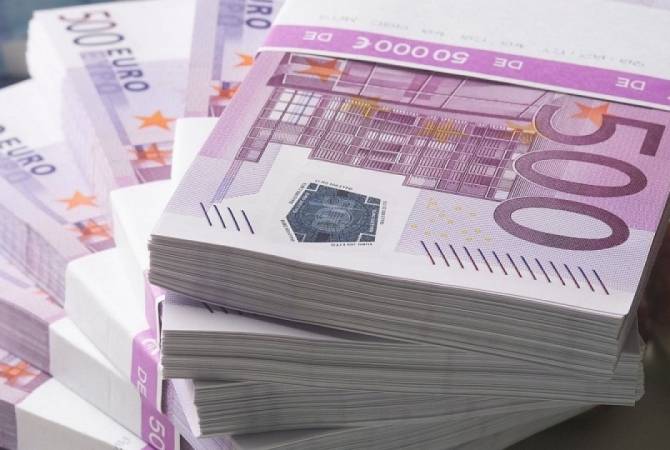  Доля евро в международных расчетах снижается второй год подряд 