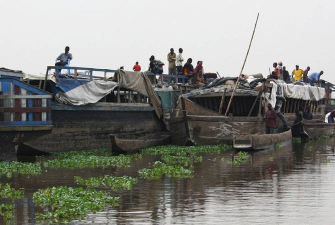  В Демократической Республике Конго при опрокидывании судна без вести пропали 
более 140 человек 