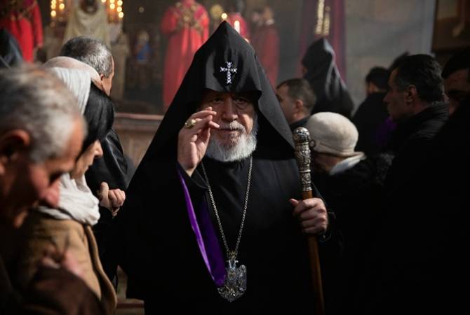 Под председательством Католикоса Гарегина II отслужен молебен за упокой душ 
 погибших в пожаре воинов 
