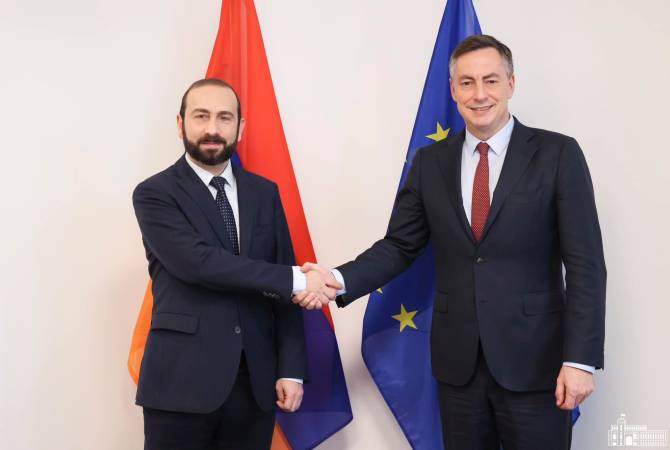  Арарат Мирзоян и Дэвид Макаллистер обсудили вопросы урегулирования армяно-
азербайджанских отношений 