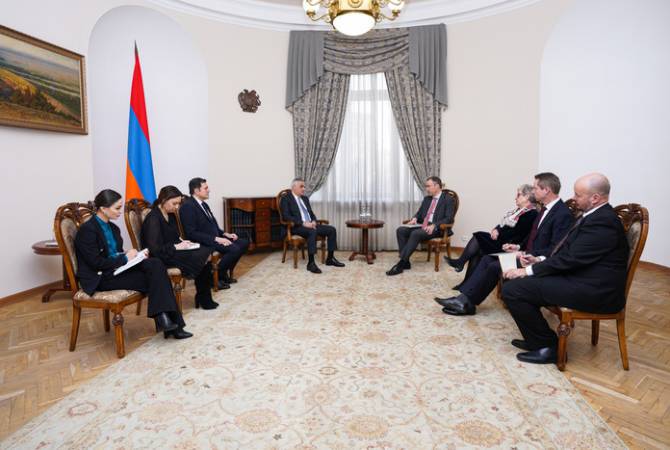  Вице-премьер Мгер Григорян представил спецпредставителю ЕС ситуацию в 
Нагорном Карабахе 