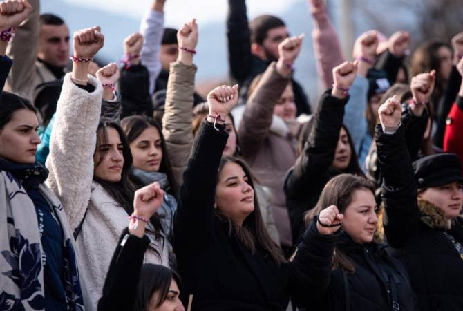 Dünyaca ünlü Sher ve yapımcı Eric Esrailyan'ın Artsakh ablukasıyla ilgili yazısı çıktı: "Bizi 
silemezsiniz" 