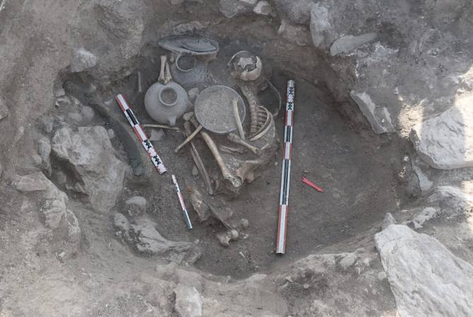 Հնագիտական պեղում­ները Շիրակում հնարավորություն են տալիս հետևել Ք.ա. IX-
VIII դարերում տեղի ունեցած քաղաքական, ռազմական տեղաշարժերին