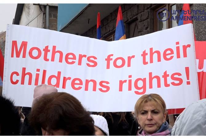 مجموعة من النساء ينقلون رسالة نساء آرتساخ الموجهة للاتحاد الأوروبي بغية الضغط على 
أذربيجات لإنهاء الحصار