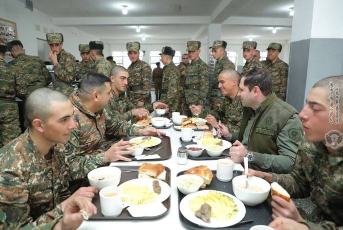 Le ministre de la Défense visite des formations et unités militaries

