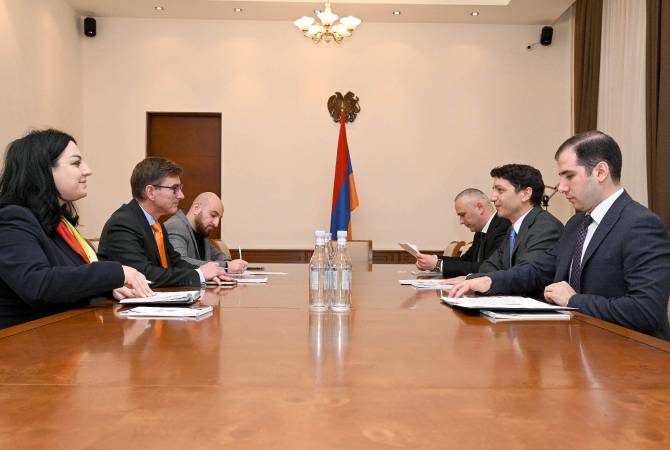 Министр финансов Армении принял посла Нидерландов