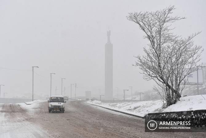В некоторых районах Армении идет снег, есть труднопроходимые дороги