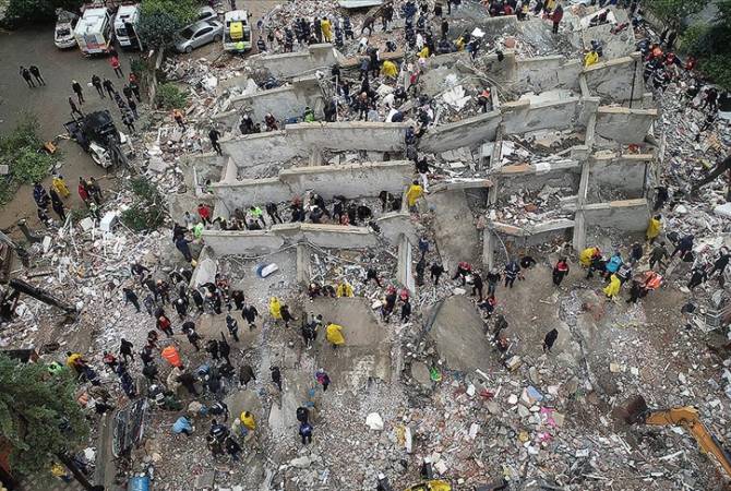Число погибших в результате землетрясения в Турции достигло 912 человек