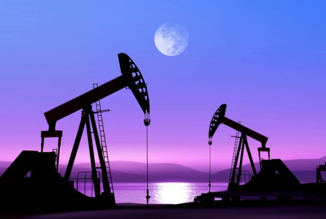  Эр-Рияд предупредил о дефиците нефти из-за санкций против нефтедобывающих 
стран 