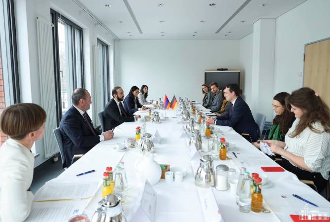 Menteri Luar Negeri Republik Armenia ikut serta dalam diskusi di Friedrich Ebert Foundation sebagai pembicara