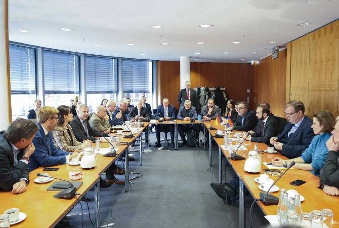M. Mirzoyan rencontre des représentants des commissions permanentes du Bundestag 
allemande