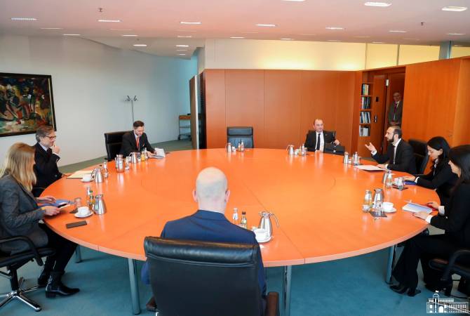 Министр ИД Армении встретился в Берлине с внешнеполитическим советником 
канцлера Германии