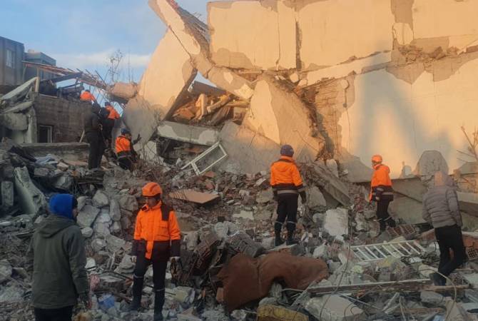 Спасательная команда из Армении приступила к работе в турецком Адыямане: 
Пайлан