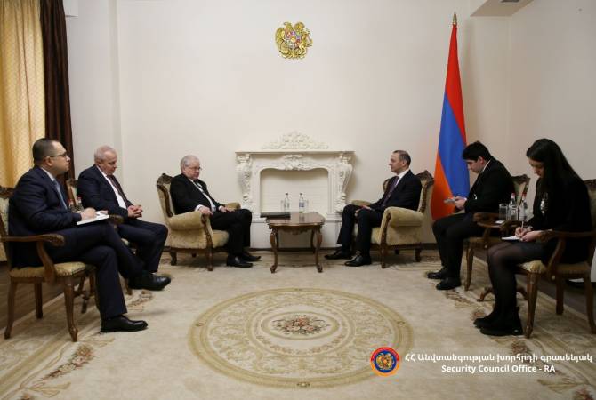  Секретарь Совбеза Армении принял спецпредставителя главы МИД РФ, российского 
сопредседателя МГ ОБСЕ 