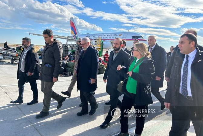 وزير الخارجية آرارات ميرزويان والوفد المرافق له يصل لأديامان المتضررة بتركيا ليلتقي فريق البحث 
والإنقاذ الأرمني