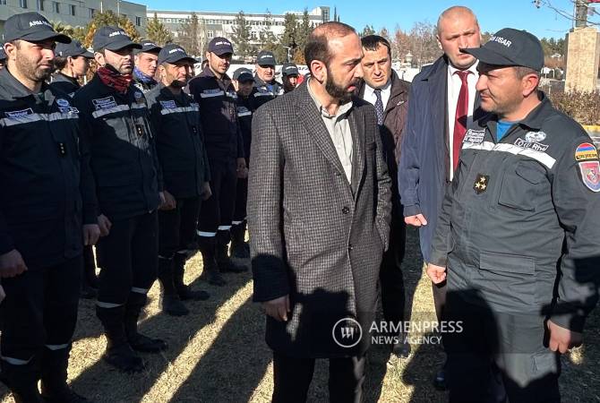 Ararat Mirzoyan rencontre des sauveteurs Arméniens à Adıyaman