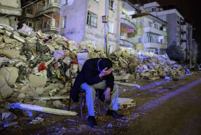 Deadly new quakes hit Turkey 