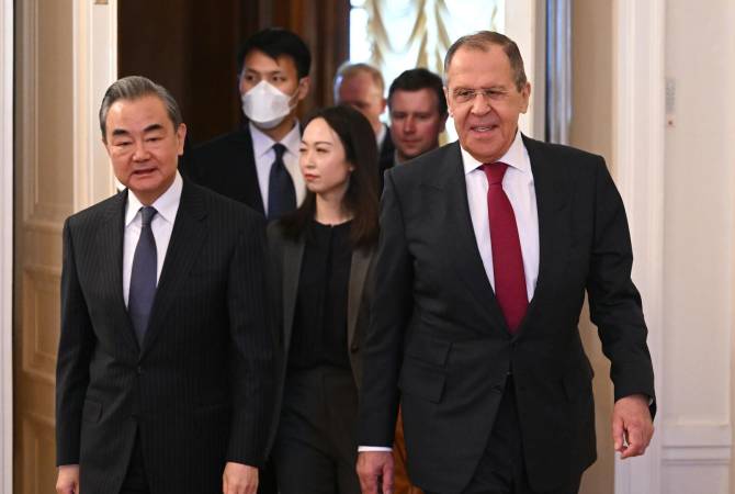 Москва и Пекин готовы защищать интересы друг друга, заявил Лавров
