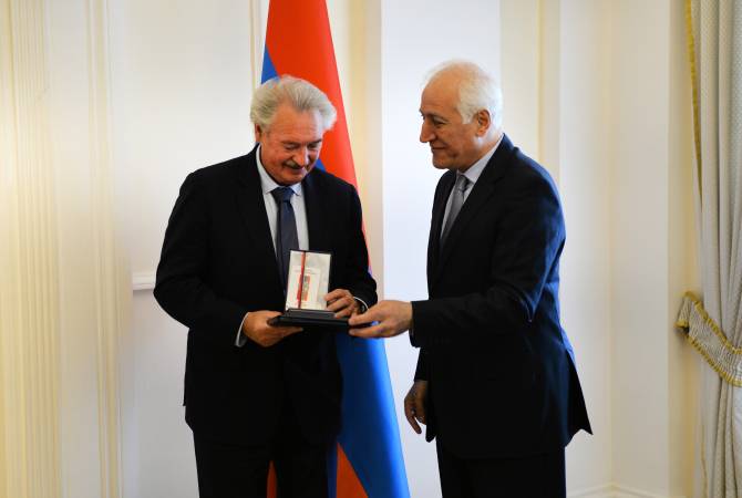  Президент Армении принял министра иностранных дел Люксембурга 