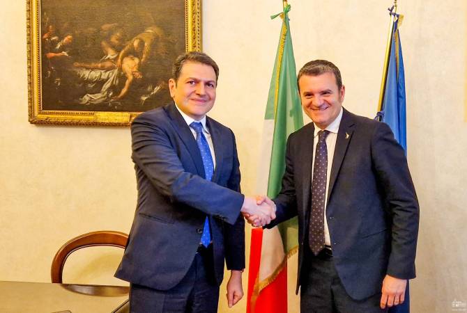 Les Ministères des Affaires étrangères arménien et italien tiennent des consultations 
politiques