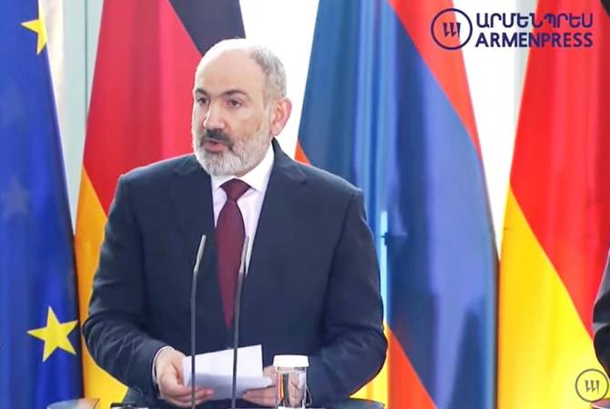 باشينيان يقول أنه من الممكن توقيع اتفاقية تنظم وجود بعثة الاتحاد الأوروبي بأرمينيا وشولز يقول 
أنهم فخورين لنشر البعثة