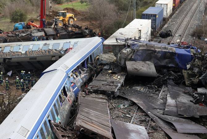 Число жертв от столкновения поездов в Греции возросло до 57 человек