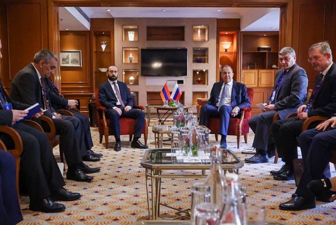  Министры ИД Армении и России в Нью-Дели обсудили вопросы нормализации 
армяно-азербайджанских отношений 