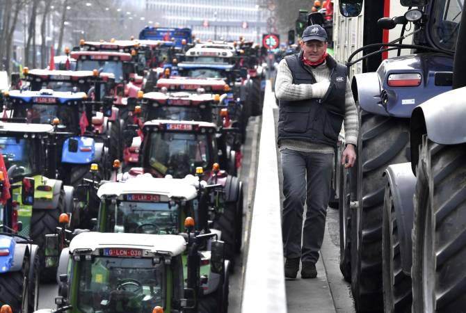  Бельгийские фермеры на тракторах заблокировали центр Брюсселя 