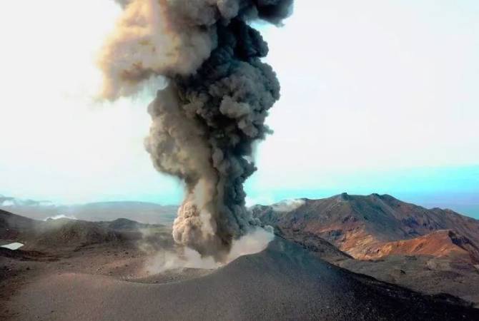  Курильский вулкан Эбеко выбросил пепел почти на 5 км над уровнем моря 