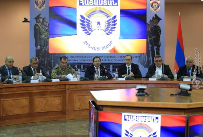  Министры обороны и ВТП Армении встретились с представителями отечественных 
военно-промышленных предприятий 