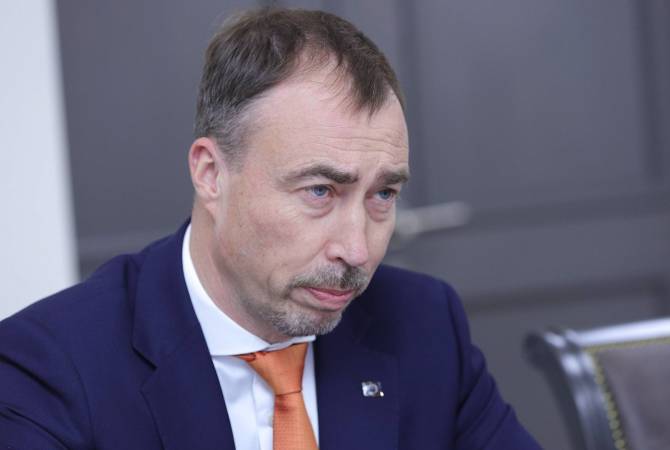Charles Michel wants very much that the leaders of Azerbaijan and Armenia meet again in 
Brussels. Toivo Klaar