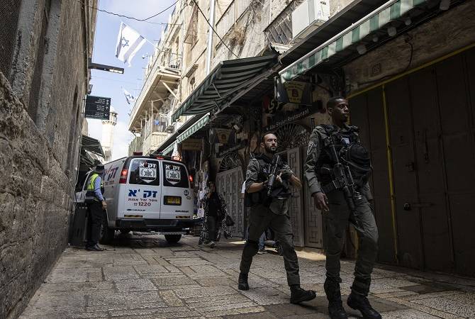  Израильские силовики проводят операцию в городе палестинца, устроившего 
стрельбу в Тель-Авиве 