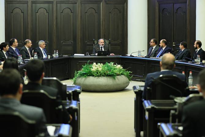 Премьер Армении поручил МИД начать переговоры с Верховным комиссаром ООН по 
делам беженцев о перемещенных лицах НК