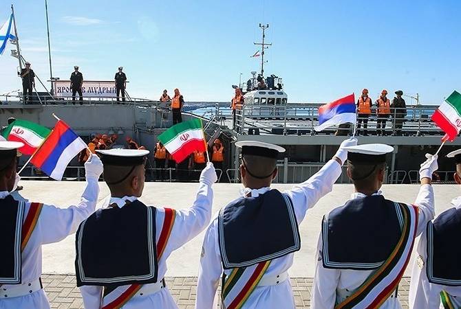  Моряки РФ, КНР и Ирана отрабатывают тактическое маневрирование в Оманском 
заливе 