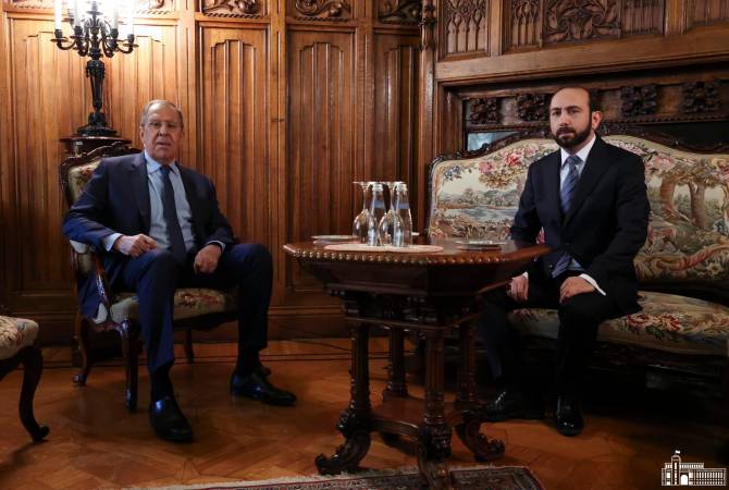 وزيرا الخارجية الأرمني والروسي يناقشان بالتفصيل قضايا الاستقرار والأمن الإقليميين