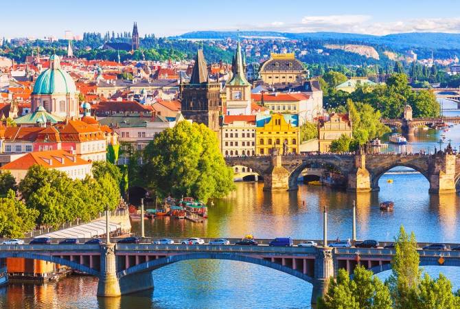 Republik Ceko telah memperpanjang larangan mengeluarkan visa untuk warga negara Rusia dan Belarusia